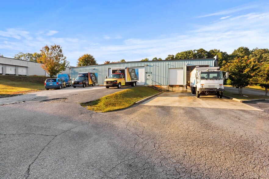 More Photos Of 340 Interstate Blvd, Greenville Warehouse For Sale