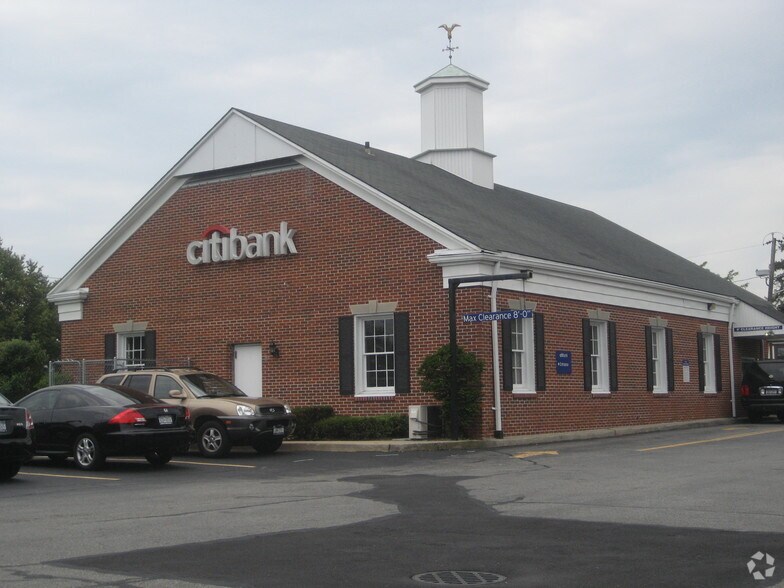 More Photos Of 835 Montauk Hwy, Bayport Bank For Lease