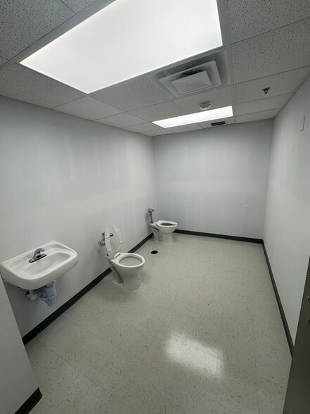 More Photos Of 1001-1003 S Bishops Ave, Rolla General Retail For Lease