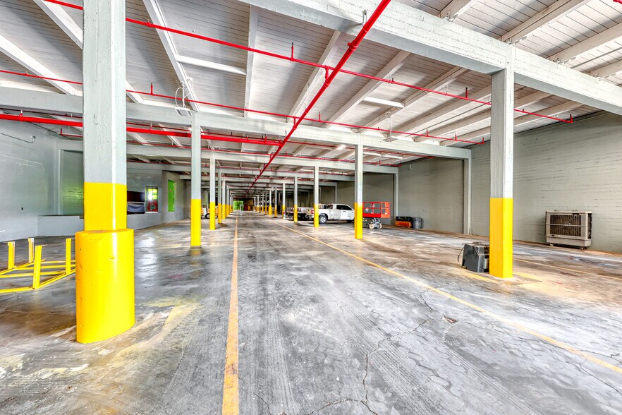 More Photos Of 190 S 4th St, Henderson Manufacturing For Lease