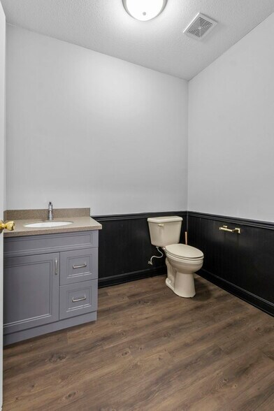 More Photos Of 2437 Myra Dr, Cape Girardeau Office For Sale