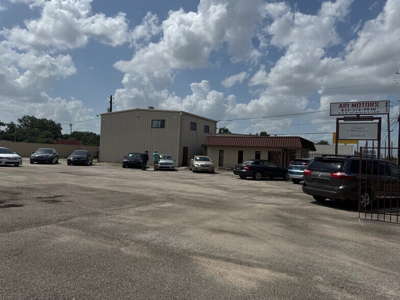 More Photos Of 6825 N Shepherd Dr, Houston Auto Repair For Lease