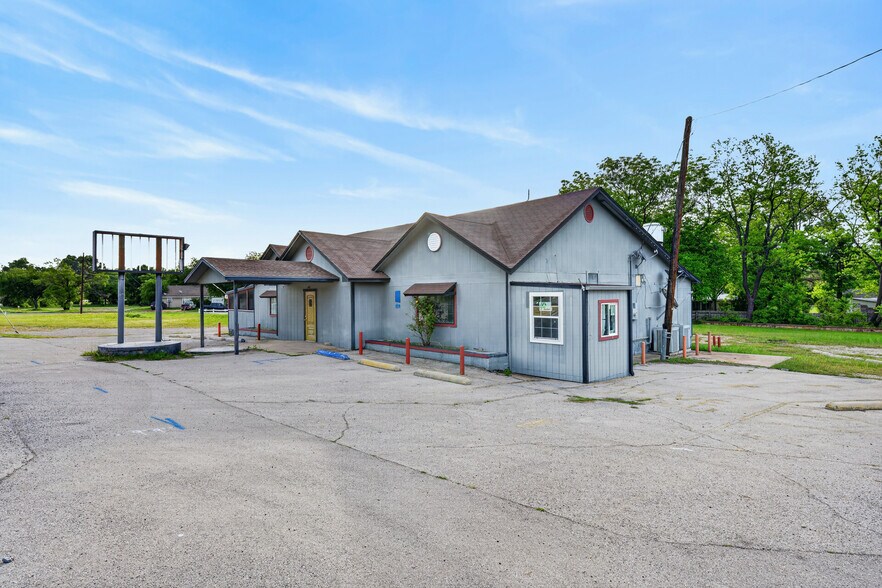 More Photos Of 1311 Highway 180 W, Mineral Wells Flex For Sale