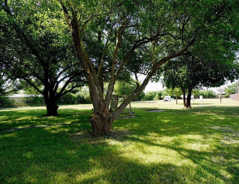 More Photos Of 3905 Prairie Ln, Austin Flex For Sale