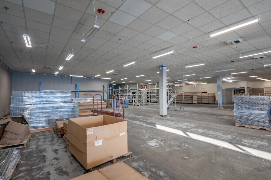 More Photos Of 35 Pine St, Manchester Manufacturing For Lease