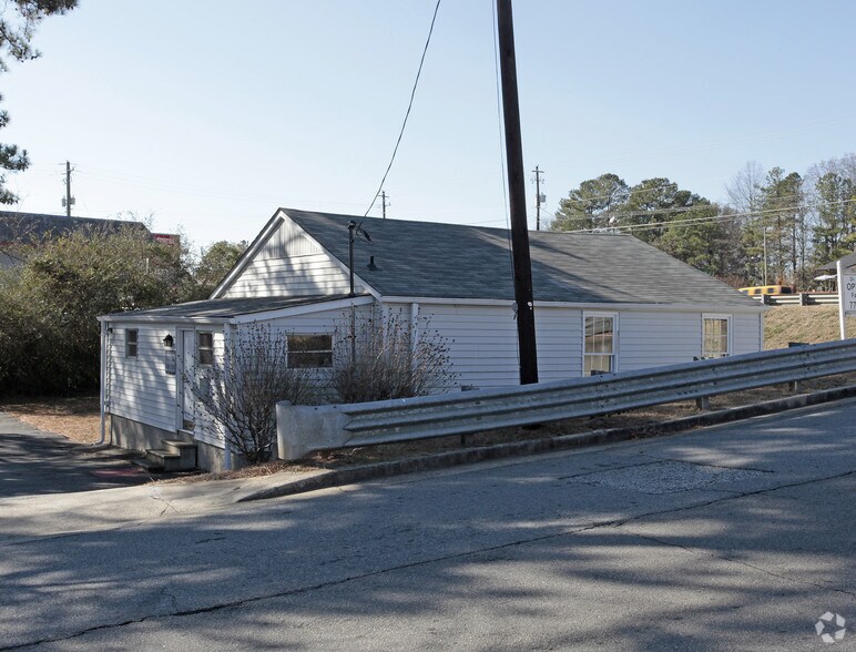 More Photos Of 800 NE Brackett Rd, Marietta Medical For Lease
