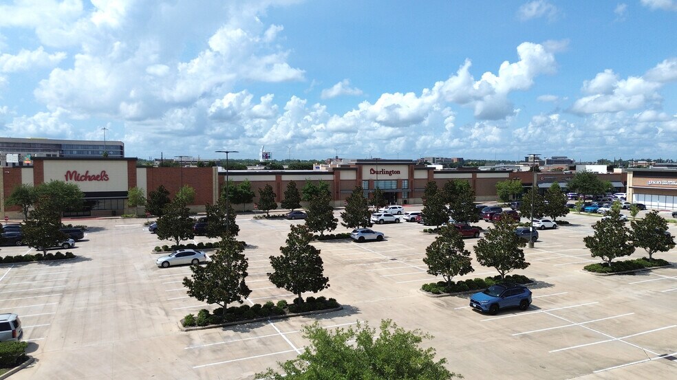 More Photos Of 13517 University Blvd, Sugar Land Unknown For Lease