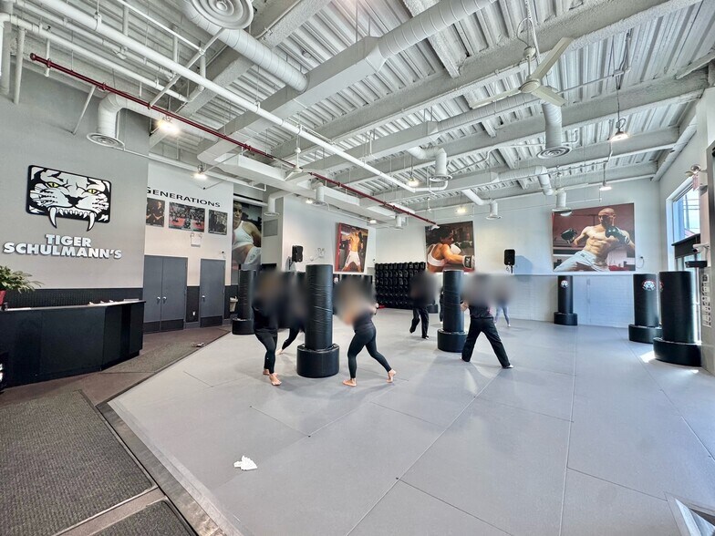 More Photos Of 215-15 Northern Blvd, Bayside Storefront Retail Office For Lease