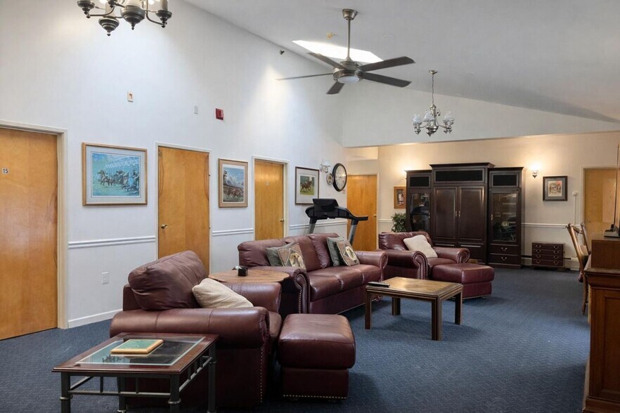 More Photos Of 10 Bruen Ct, Rensselaer Hospitality For Sale