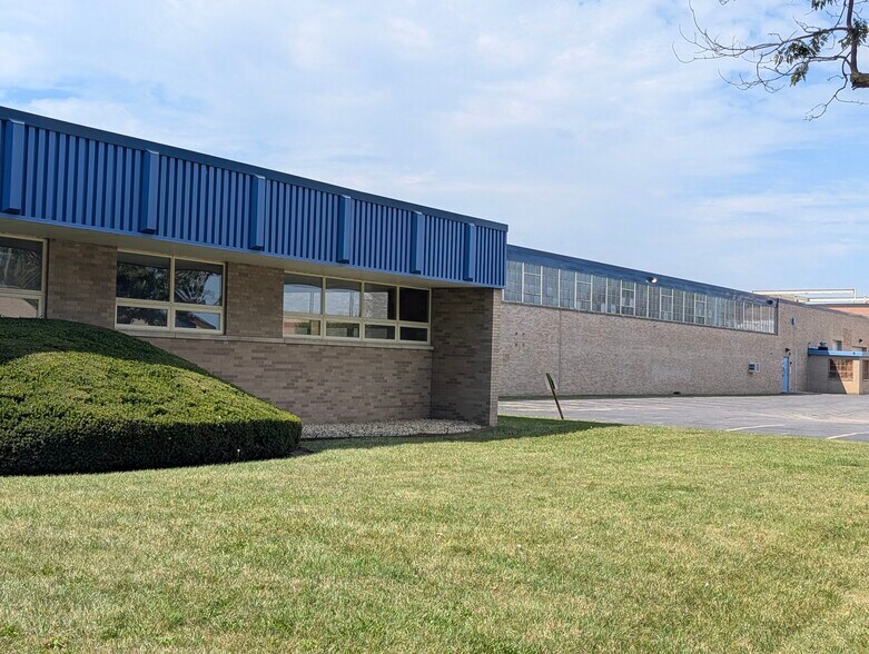 More Photos Of 11550 King St, Franklin Park Distribution For Lease