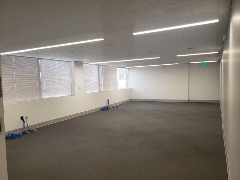 More Photos Of 1020 Chestnut St, Burbank Light Distribution For Lease