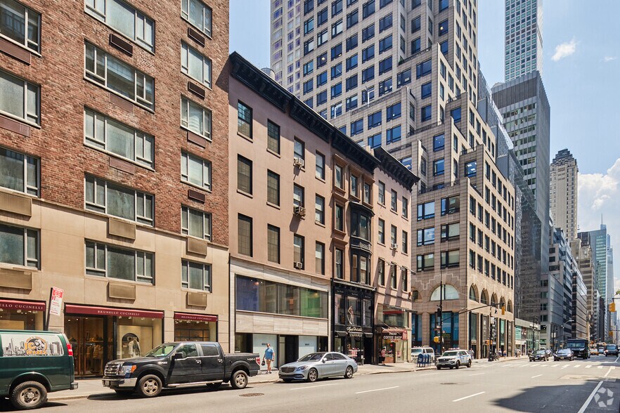 More Photos Of 675 Madison Ave, New York Storefront Retail Office For Lease
