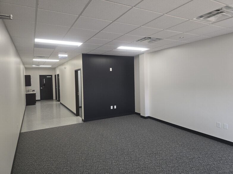 More Photos Of 8720 South Fwy, Fort Worth Warehouse For Lease