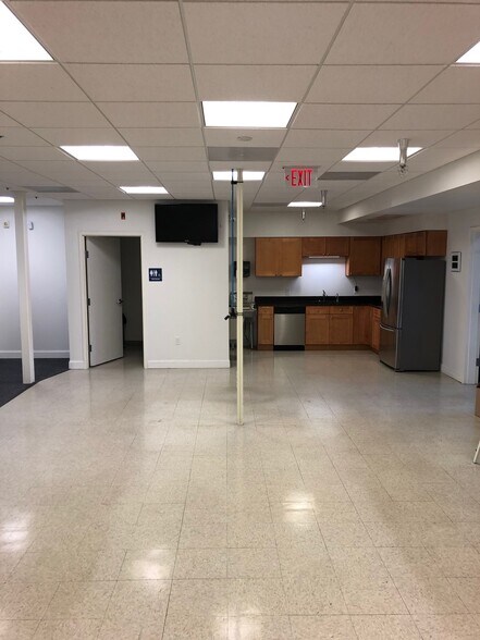 More Photos Of 8761 Virginia Meadows Dr, Manassas Warehouse For Lease