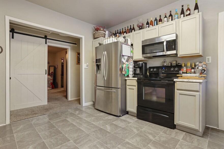 More Photos Of 411 Crane Ave, Turlock Office For Sale