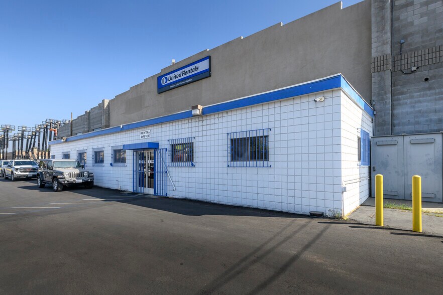 More Photos Of 10232-10234 Glenoaks Blvd, Pacoima Warehouse For Sale