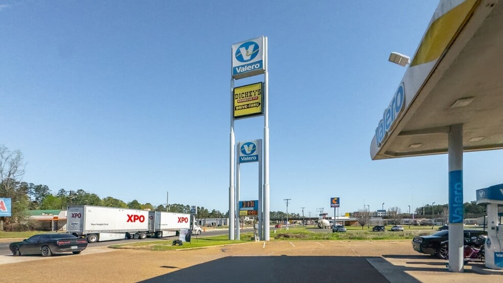 More Photos Of 3505 South St, Nacogdoches Service Station For Sale
