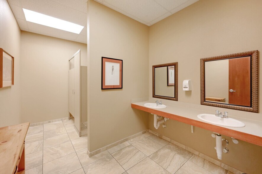 More Photos Of 333 US HWY 290 E, Dripping Springs Unknown For Lease