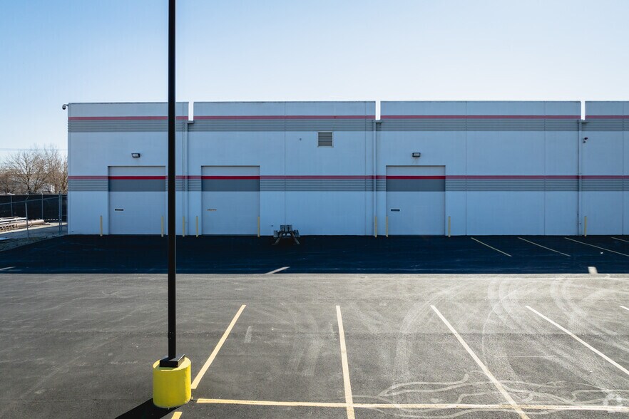 More Photos Of 1333 Matzinger Rd, Toledo Manufacturing For Sale