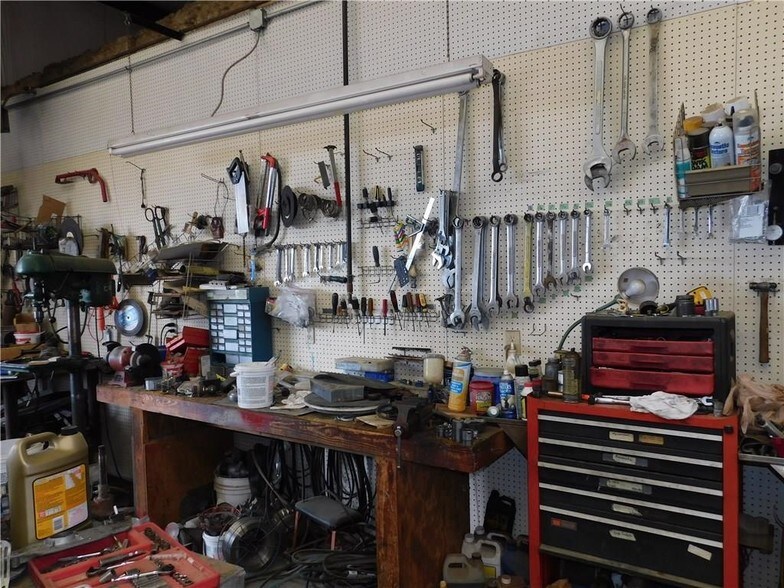 More Photos Of 1301 W Sam Rayburn Dr, Bonham Freestanding For Sale