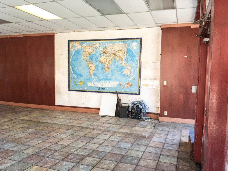 More Photos Of 302 W 4th St, Santa Ana Storefront Retail Office For Sale