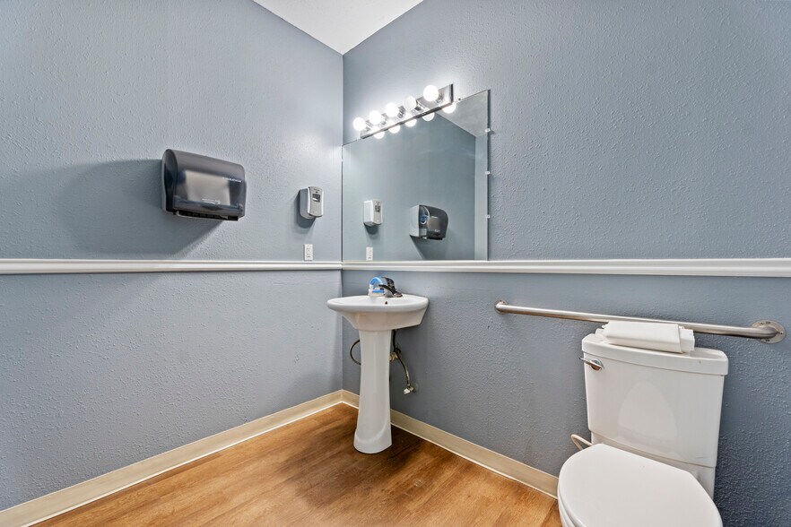 More Photos Of 71 Colt Square Dr, Fayetteville Loft Creative Space For Sale