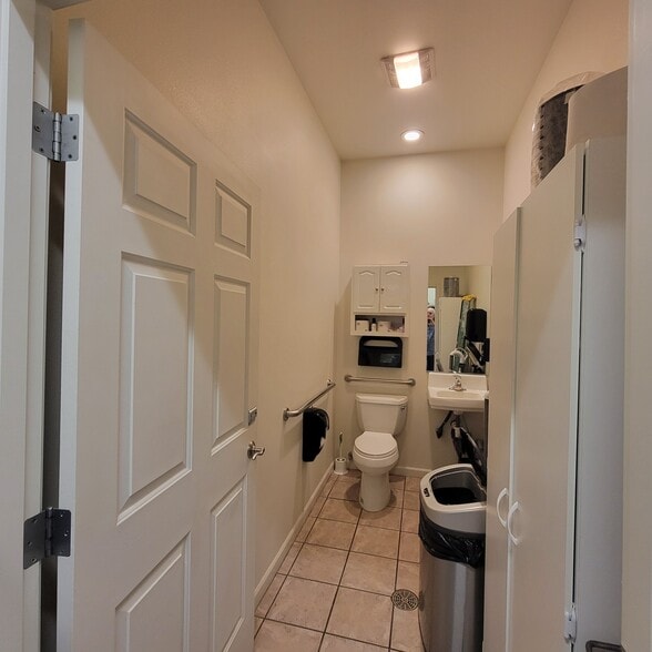 More Photos Of 2460 NW Troost St, Roseburg Medical For Lease