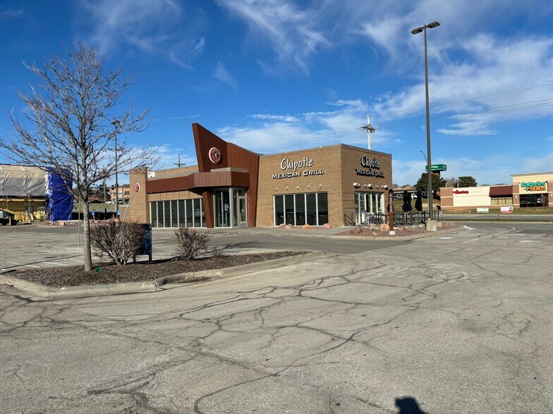 More Photos Of 13215-13483 W Center Rd, Omaha Unknown For Lease