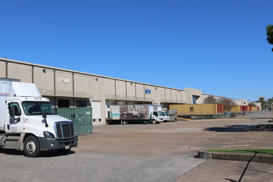 More Photos Of 9500-9540 Clay Rd, Houston Distribution For Lease