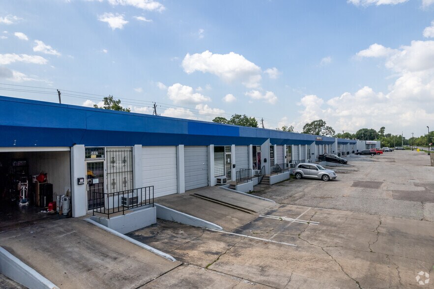 More Photos Of 5900-5934 S Loop Fwy, Houston Unknown For Lease