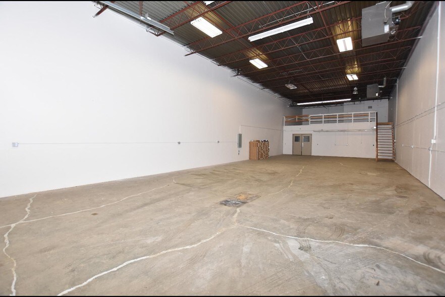 More Photos Of 2101 84 Av NW, Edmonton Light Manufacturing For Sale