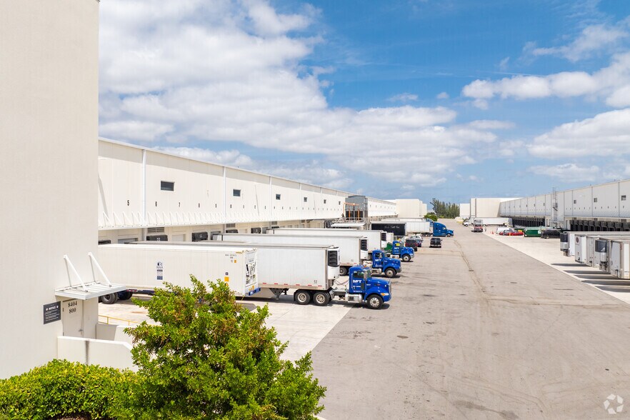 More Photos Of 8404 NW 90th St, Miami Warehouse For Lease