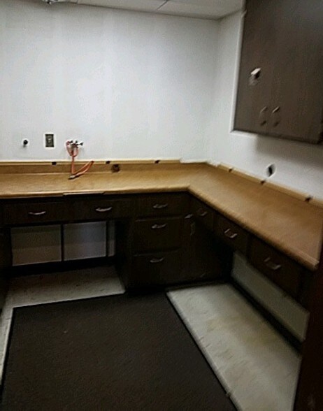 More Photos Of 4220 S 27th St, Milwaukee Medical For Lease