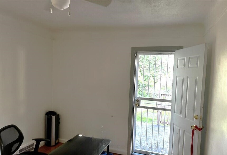 More Photos Of 18658 Rutherford St, Detroit Light Distribution For Sale