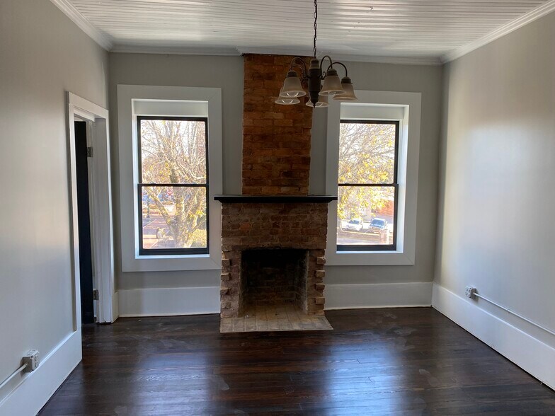 More Photos Of 1 W Main St, Buford Storefront Retail Office For Lease