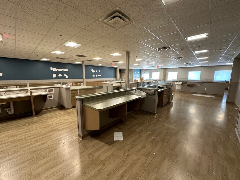 More Photos Of 2045 Donald Lee Hollowell Pky NW, Atlanta Freestanding For Lease