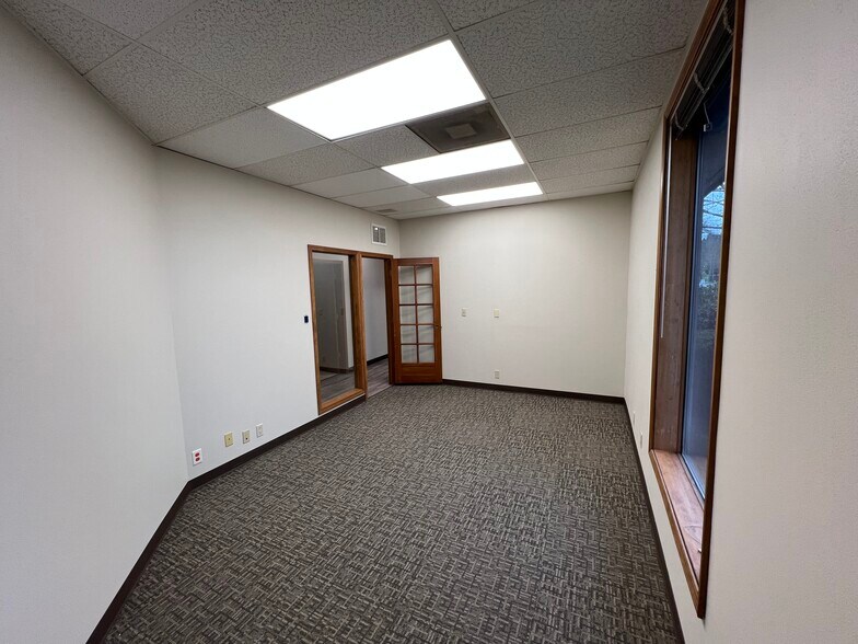 More Photos Of 1925 Bailey Hill Rd, Eugene Office For Lease