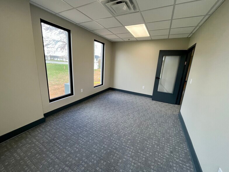 More Photos Of 307 Southgate Ct, Brentwood Medical For Lease
