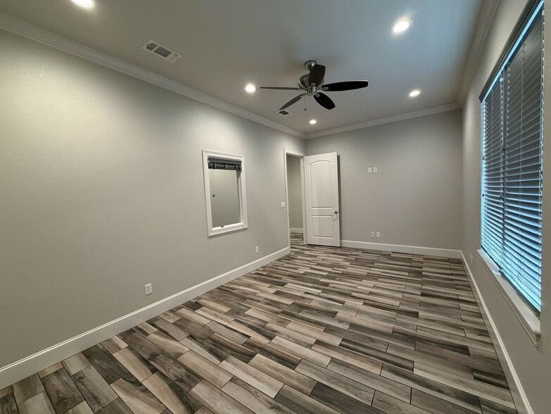 More Photos Of 2339 Dueling Oaks, Tyler Office For Lease