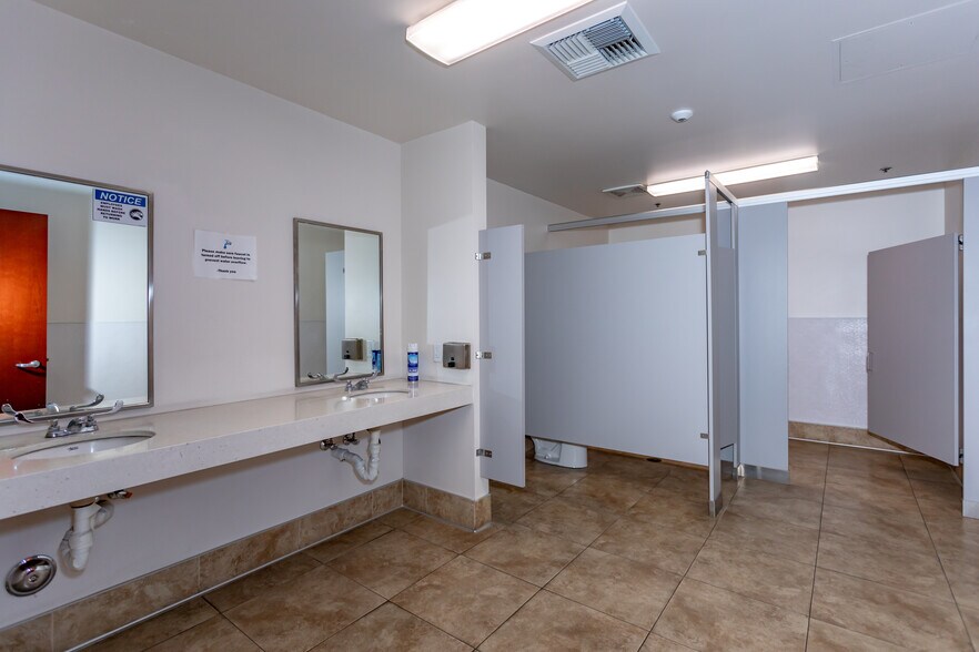 More Photos Of 10730 Bell Ct, Rancho Cucamonga Warehouse For Lease