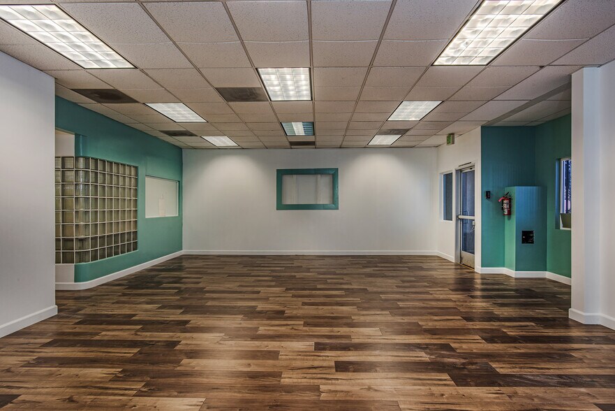 More Photos Of 425-427 Atlantic Ave, Long Beach Office For Sale