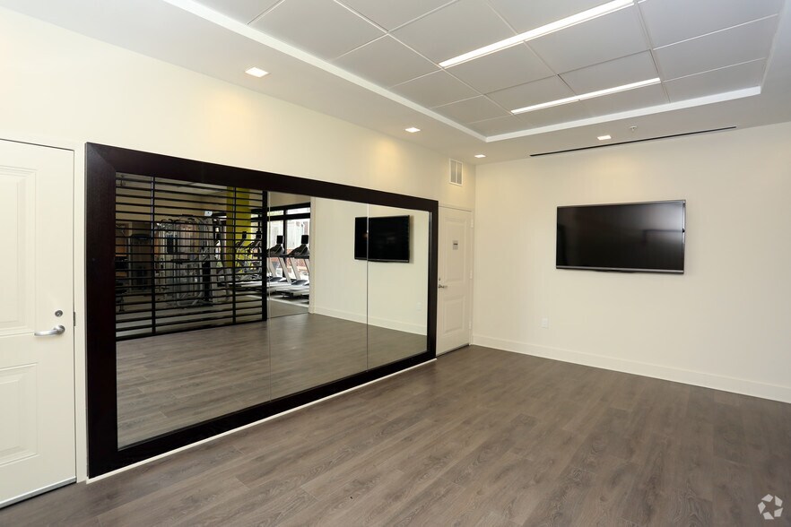 More Photos Of 101 N Wolfe St, Baltimore Apartments For Lease