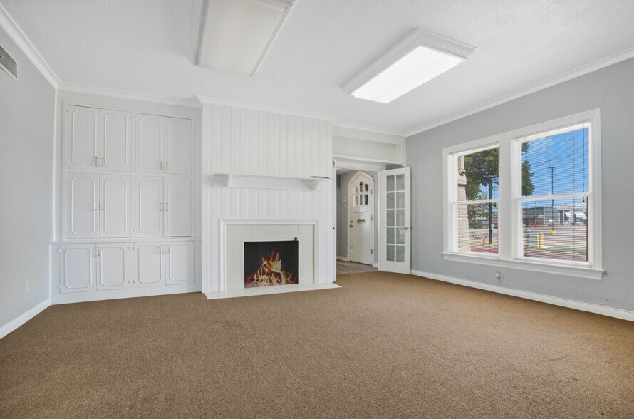 More Photos Of 2401 20th St, Lubbock Office Residential For Sale