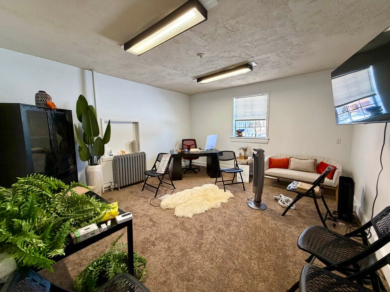 More Photos Of 5209 York Rd, Baltimore Office For Sale
