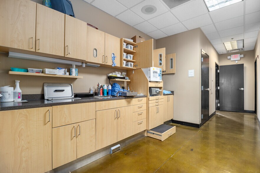 More Photos Of 200 City Hill Dr, London Medical For Sale