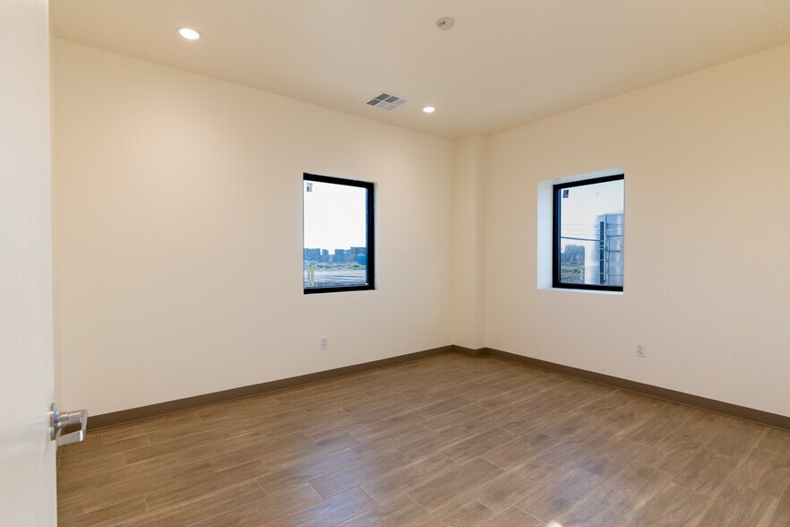 More Photos Of 30732 San Diego st, Shafter Warehouse For Lease