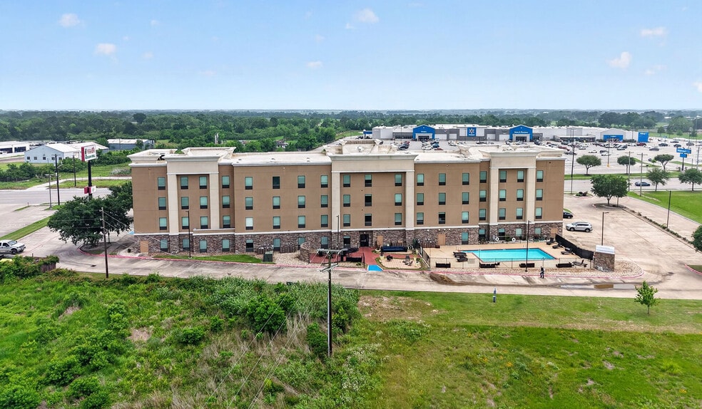 More Photos Of 4617 7th St, Bay City Hotel For Sale