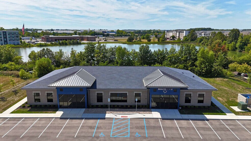 More Photos Of 6054 Gateway Dr, Whitestown Medical For Lease