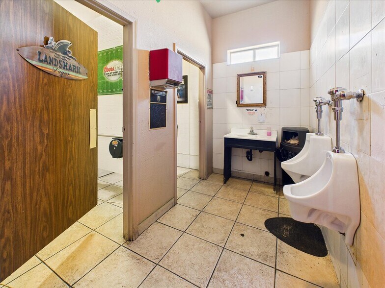 More Photos Of 1700 S Pahrump Valley Blvd, Pahrump Storefront For Sale
