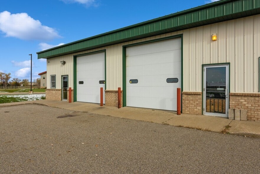 More Photos Of 114 Thomas Cir, Monticello Warehouse For Lease